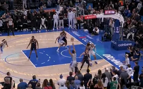 开云集团-贝恩接球直接漂移三分出手打进，魔术领先5分几乎杀死比赛